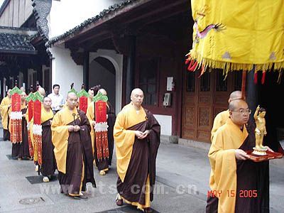 七塔禅寺举行首届浴佛法会