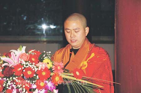 辞旧迎新盼吉祥&nbsp;入寺撞钟成时尚