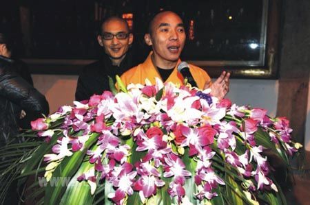 甬城民众辞旧岁，七塔撞钟迎新年