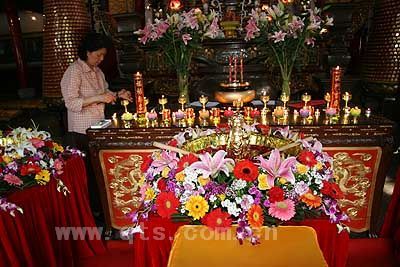 七塔禅寺隆重举行浴佛法会庆祝佛历2550年佛诞