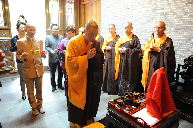 七塔禅寺隆重举行浴佛法会