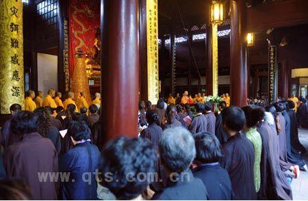 七塔禅寺隆重举行皈依法会